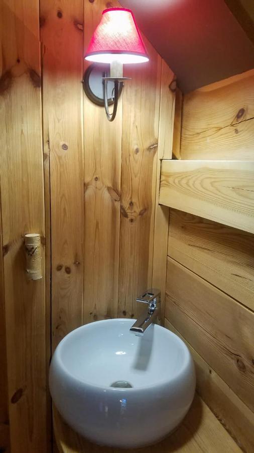Cabane Lodge Domaine Du Lac Chambon Murol Dış mekan fotoğraf